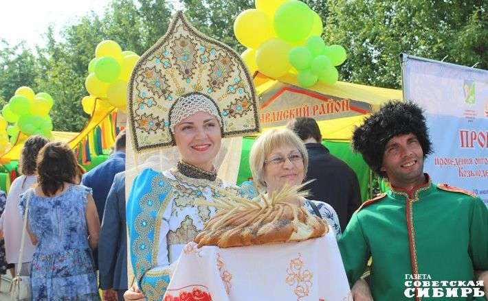 Что душа твоя желает, всё на ярмарке найдёшь