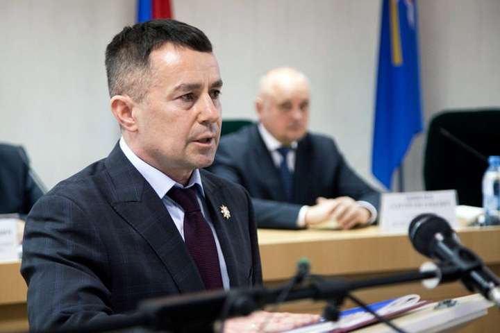Суд оштрафовал американскую туристку за съемку мэра Киселевска