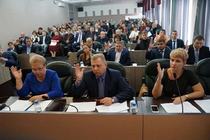 Бийские единороссы сбежали с сессии гордумы, чтобы заблокировать лишение мандатов их коллег