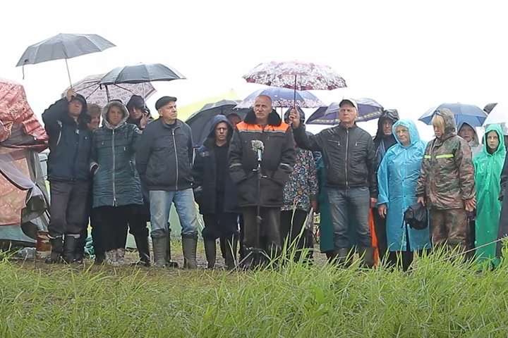 «Вы обрекаете нас на медленную гибель»: жители Новокузнецкого района потребовали отставки его главы